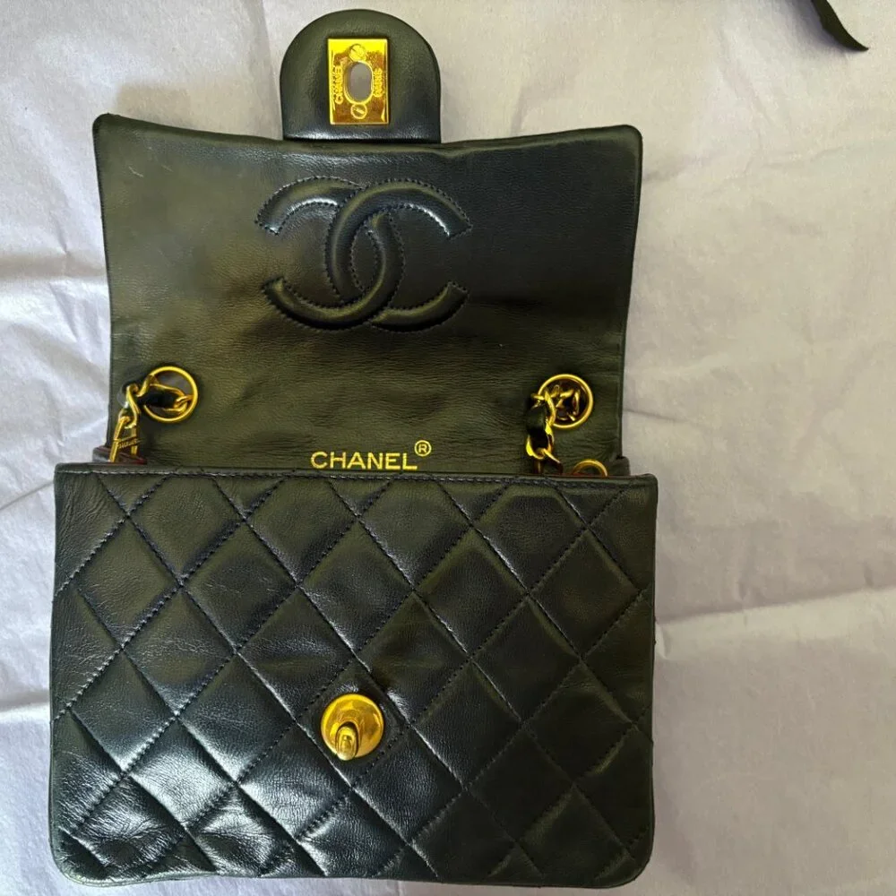 CHANELVINTAGE NAVY QUILTED LAMBSKIN MINI FLAPBAG - Picture 4 of 14